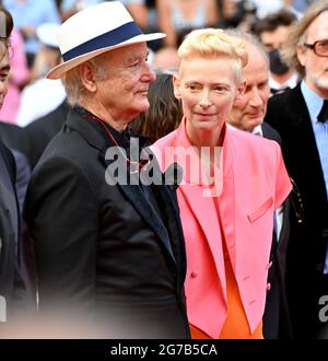 Cannes, Francia. 12 luglio 2021. CANNES, FRANCIA. 12 luglio 2021: Bill Murray & Tilda Swinton alla prima di gala di The French Dispatch di Wes Anderson al 74a Festival de Cannes. Credito immagine: Paul Smith/Alamy Live News Foto Stock