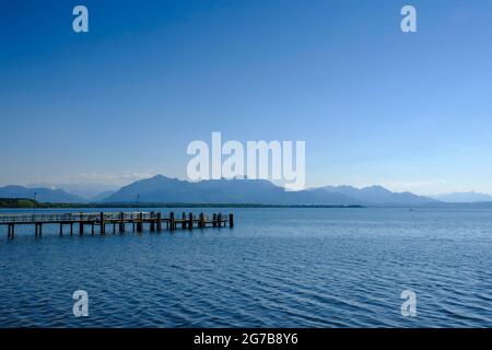 Chieming, lungolago, Chiemsee, Chiemgau, alta Baviera, Baviera, Germania Foto Stock