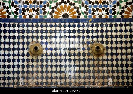 Bella fontana artigianale in Marocco Foto Stock