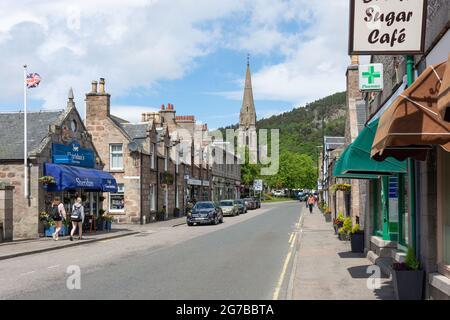 Bridge Street, Ballater, Aberdeenshire, Scozia, Regno Unito Foto Stock