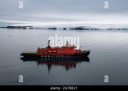 Aereo dell'iceabreaker russo '5ss yearsw of Victory', arcipelago Franz Josef Land, Russia Foto Stock