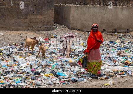 Spazzatura per le strade di Bauchi, Nigeria orientale Foto Stock