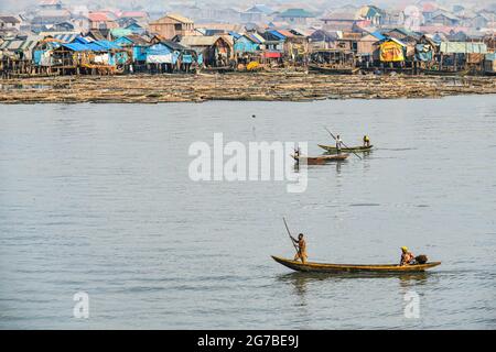 Maokokoko mercato galleggiante Lagos, Nigeria Foto Stock