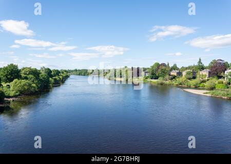 River Tay da Smeaton's Bridge, Perth, Perth e Kinross, Scozia, Regno Unito Foto Stock