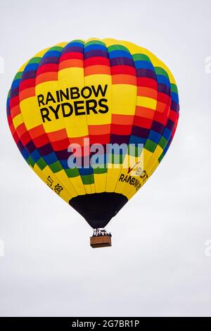 Rainbow Ryders Hot Air Balloon al Albuquerque International Balloon Fiesta Foto Stock