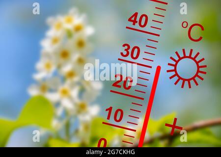 riscaldare in estate con temperatura elevata a termometro Foto Stock