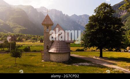 Theth National Park. Contea di Shkoder, Albania. Paesaggio nella parte centrale delle Alpi albanesi. Foto Stock