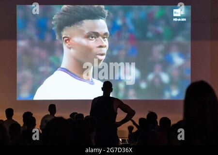 Italia, Casorezzo, finale del campionato europeo di calcio Italia-Inghilterra, tifosi italiani - 11 luglio 2021 - Foto Stock