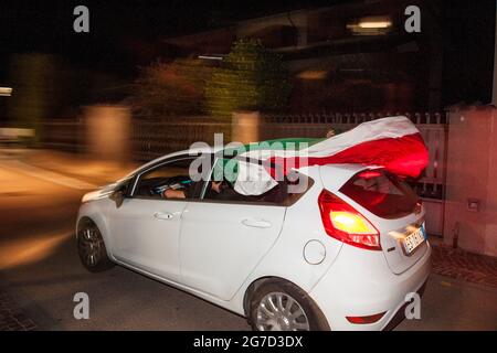 Italia, Casorezzo, finale del campionato europeo di calcio Italia-Inghilterra, tifosi italiani - 11 luglio 2021 - Foto Stock