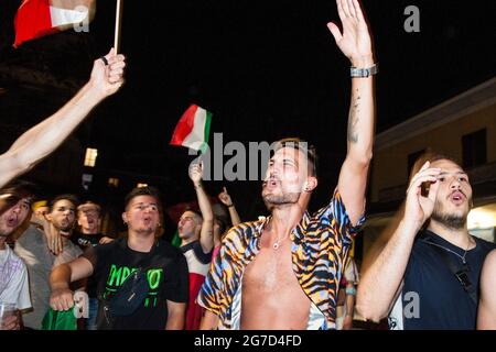 Italia, Casorezzo, finale del campionato europeo di calcio Italia-Inghilterra, tifosi italiani - 11 luglio 2021 - Foto Stock