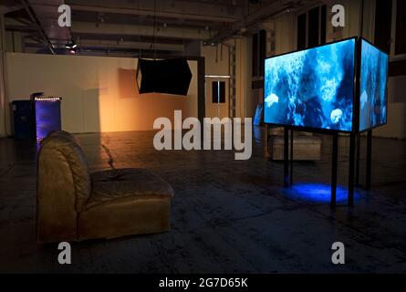 Installazione di arte visiva per aumentare la premiazione del nostro pianeta Terra, alla base, Milano, Italia. Foto Stock