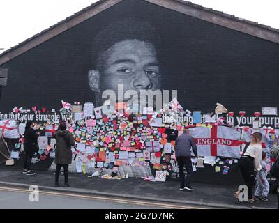 Manchester Inghilterra 13 luglio 2021 Murale di Marcus Rashford adornato con messaggi di buona volontà e di sostegno. ©Alamy Foto Stock