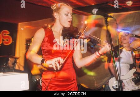 La band islandese Bellatrix suonò presso la Casbah, Sheffield, South Yorkshire, Inghilterra, Regno Unito. Foto Stock