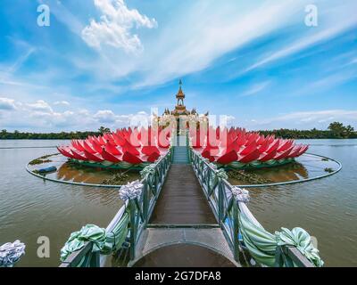 Wat Saman Rattanaram tempio dei petali di fiori a Chachoengsao, Thailandia Foto Stock