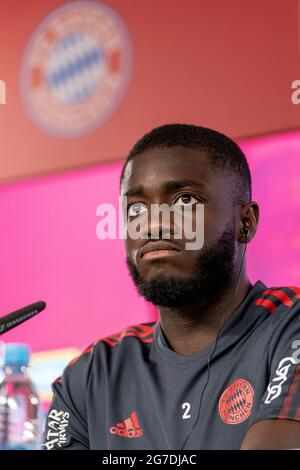 Presentazione di Dayot UPAMECANO (FC Bayern Monaco) il 13 luglio 2021 a Muenchen / Germania. Foto piscina / FC Bayern Monaco tramite agenzia fotografica Sven Simon ¬ Foto Stock