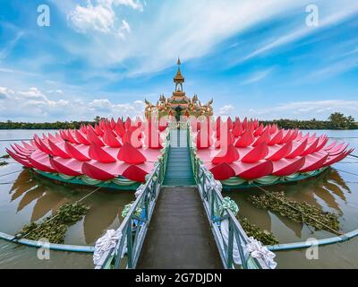 Wat Saman Rattanaram tempio dei petali di fiori a Chachoengsao, Thailandia Foto Stock