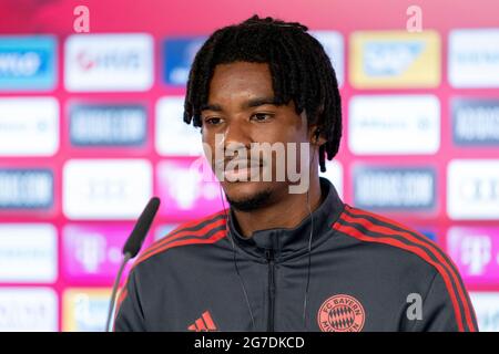 Presentazione di Omar RICHARDS (FC Bayern Monaco) il 13 luglio 2021 a Muenchen/Germania. Foto piscina/FC Bayern Monaco tramite agenzia fotografica Sven Simon ¬ Foto Stock