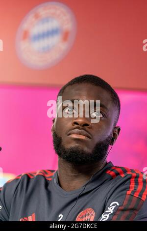 Presentazione di Dayot UPAMACANO (FC Bayern Monaco) il 13 luglio 2021 a Muenchen/Germania. Foto piscina/FC Bayern Monaco tramite agenzia fotografica Sven Simon ¬ Foto Stock