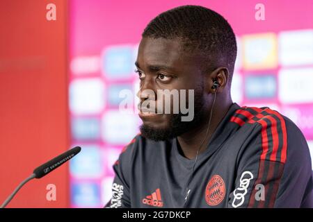 Presentazione di Dayot UPAMACANO (FC Bayern Monaco) il 13 luglio 2021 a Muenchen/Germania. Foto piscina/FC Bayern Monaco tramite agenzia fotografica Sven Simon ¬ Foto Stock