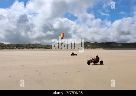 Sand yatching/vela di terra a Gwithian, Cornovaglia. Foto Stock