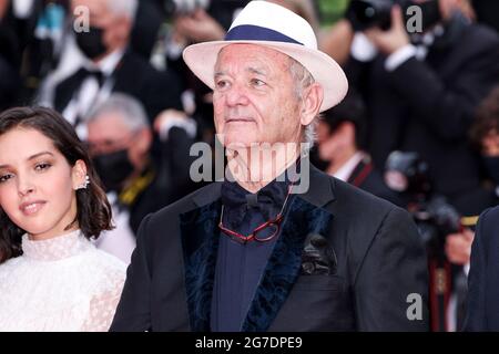 Cannes, Francia. 12 luglio 2021. CANNES - 12 LUGLIO: Bill Murray arriva alla prima di ' THE FRENCH DISPATCH ' durante il 74a Festival di Cannes il 12 luglio 2021 al Palais des Festivals di Cannes, Francia. (Foto di Lyvans Boolaky/ÙPtertainment/Sipa USA) Credit: Sipa USA/Alamy Live News Foto Stock