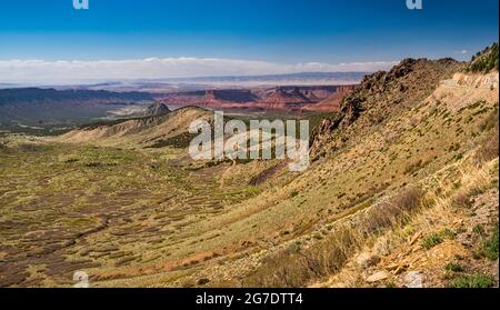 Castle Valley, Professor Valley in lontananza, vista da la SAL Mountain Loop Road, vicino a Moab, la SAL Mountains, Utah, USA Foto Stock