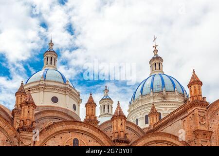 Cupole della Nuova Cattedrale, Cuenca, Ecuador. Foto Stock