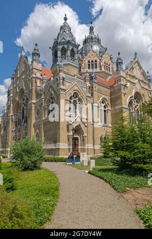 Szeged, Ungheria - 16 giugno 2021: Edificio del Tempio della Sinagoga in via Josika a Szeged, Ungheria. Foto Stock