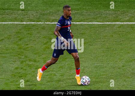 Bucarest, Romania - 28, Giugno: Presnel Kimpembe di Francia controlla la palla durante il Campionato UEFA Euro 2020 Round del 16 match tra Francia AN Foto Stock
