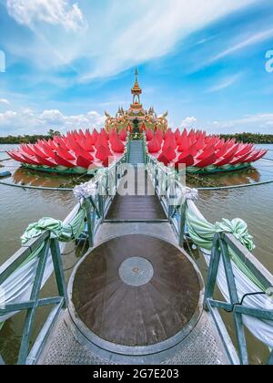 Wat Saman Rattanaram tempio dei petali di fiori a Chachoengsao, Thailandia Foto Stock