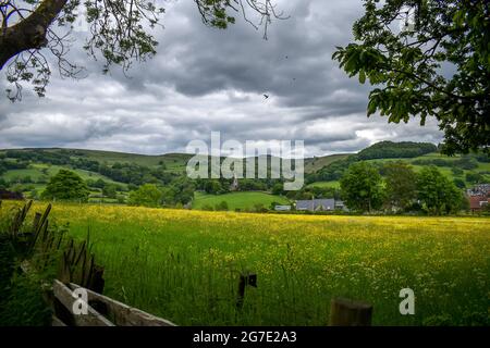 Un villaggio in attesa di pioggia di primavera Foto Stock