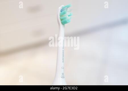 Primo piano dello spazzolino elettronico Philips Sonicare, Lafayette, California, 12 giugno 2021. () Foto Stock
