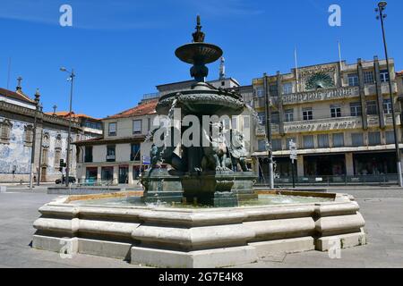 Fontana dei Leoni, Fonte dos Leões, Porto, Portogallo, Europa Foto Stock