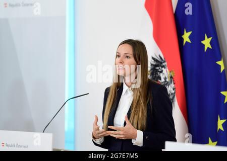 Vienna, Austria. 13 luglio 2021. Conferenza stampa dopo l'inizio del Consiglio per i nuovi mondi di lavoro con Sunnie J. Groeneveld, fondatore di "Inspire 925". Foto Stock