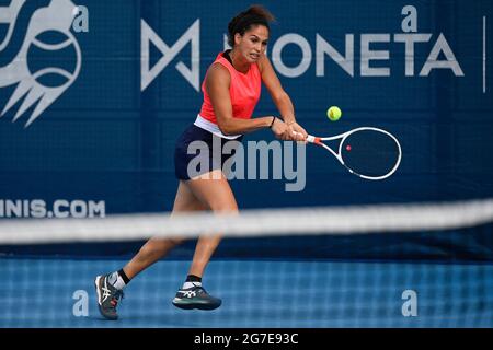 Isabella Shinikova (BUL) torna a Barbora Krejcikova (CZE) durante il torneo femminile Livesport Prague Open WTA a Praga, 13 luglio 2021. (CTK Photo/Ondrej Deml) Foto Stock