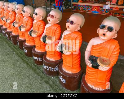 Wat Saman Rattanaram tempio dei petali di fiori a Chachoengsao, Thailandia Foto Stock