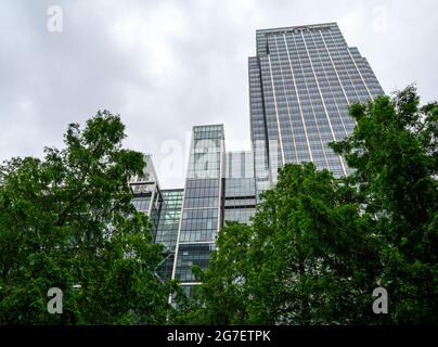 La Citi Tower è un grattacielo nella zona di Canary Wharf dei Docklands di Londra. Il suo indirizzo è 25 Canada Square, Canary Wharf, Londra. Vista dal Parco Jubilee Foto Stock