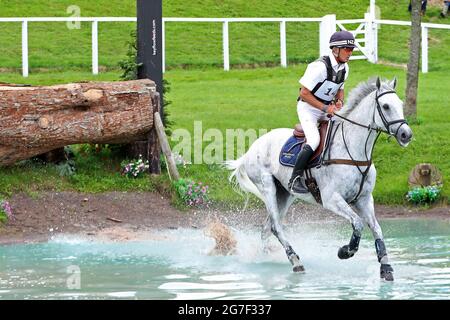 MARLBOROUGH, REGNO UNITO. 11 LUGLIO. Andrew Nicholson che cavalcano Swallow Springs durante 4* evento di Cross Country al Barbury Castle International Horse Trials, Marlborough, Wiltshire, Regno Unito, domenica 11 luglio 2021. (Credit: Jon Bromley | MI News) Credit: MI News & Sport /Alamy Live News Foto Stock