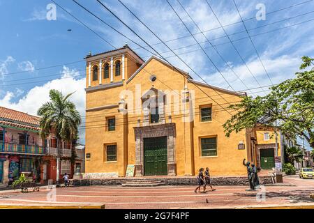 Iglesia y Plaza de la Trinidad, Barrio Getsemani, Cartagena de Indias, Colombia. Foto Stock