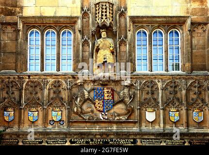 Cambridge, Trinity College gateway, Università, statua, Henry 8, Poltrona, King Henry VIII, Cambridgeshire, Inghilterra, Regno Unito Foto Stock