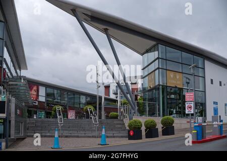 GREYSTONES, IRLANDA - 07 giu 2021: Un ingresso principale al centro commerciale 'Meridian Point' nella città di Greystones, County Wicklow, Irlanda. Foto Stock