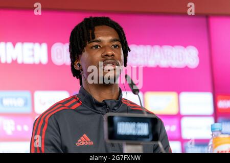 Omar Richards, FC Bayern Monaco durante una conferenza stampa presso la sede centrale del club, a Monaco, Germania, il 13 luglio 2021 Foto Stock