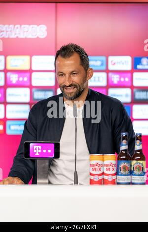 Hasan Salihamidzic, FC Bayern Monaco di Baviera durante una conferenza stampa presso la sede centrale del club a Monaco di Baviera, Germania, il 13 luglio 2021 Foto Stock