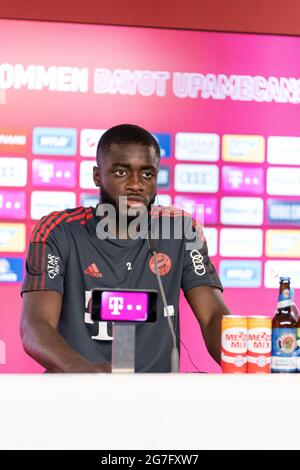 Dayot Upamecano, FC Bayern Monaco di Baviera durante una conferenza stampa presso la sede centrale del club a Monaco di Baviera, Germania, il 13 luglio 2021 Foto Stock