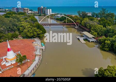 Phra Chedi Klang Nam, Phra Samut Chedi Pak Nam, a Rayong, Thailandia Foto Stock