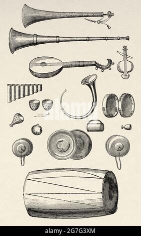 Antichi strumenti di musica persiana. Shehnai, tipo di flauto. Lunga tromba. Mandolino. Kiran shah. Tromba curva. Scanalatura panoramica. Diverse specie di tamburi piccoli, cembali. Iran. Antica illustrazione del 19 ° secolo inciso da El Mundo Ilustrado 1880 Foto Stock