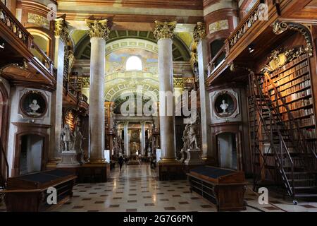 Wien, Barocke Architektur im Museum, in der Hofburg im Prunksaal der österreichischen Bibliothek nazionale di Österreich Foto Stock