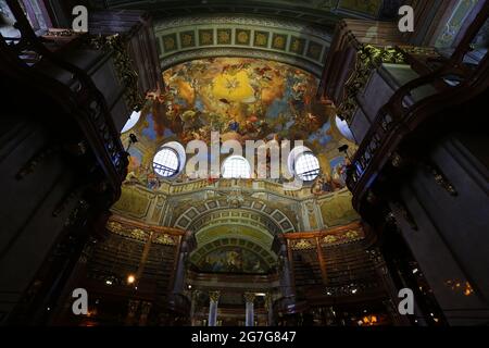 Wien, Barocke Architektur im Museum, in der Hofburg im Prunksaal der österreichischen Bibliothek nazionale di Österreich Foto Stock