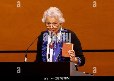 Non esclusivo: CITTÀ DEL MESSICO, MESSICO - LUGLIO 13: Segretario dell'interno del Messico, Olga Sanchez Cordero, durante il forum 'basi costituzionali del Foto Stock