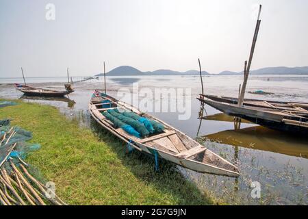 pesca in barca e paesaggio a rambha odisha Foto Stock